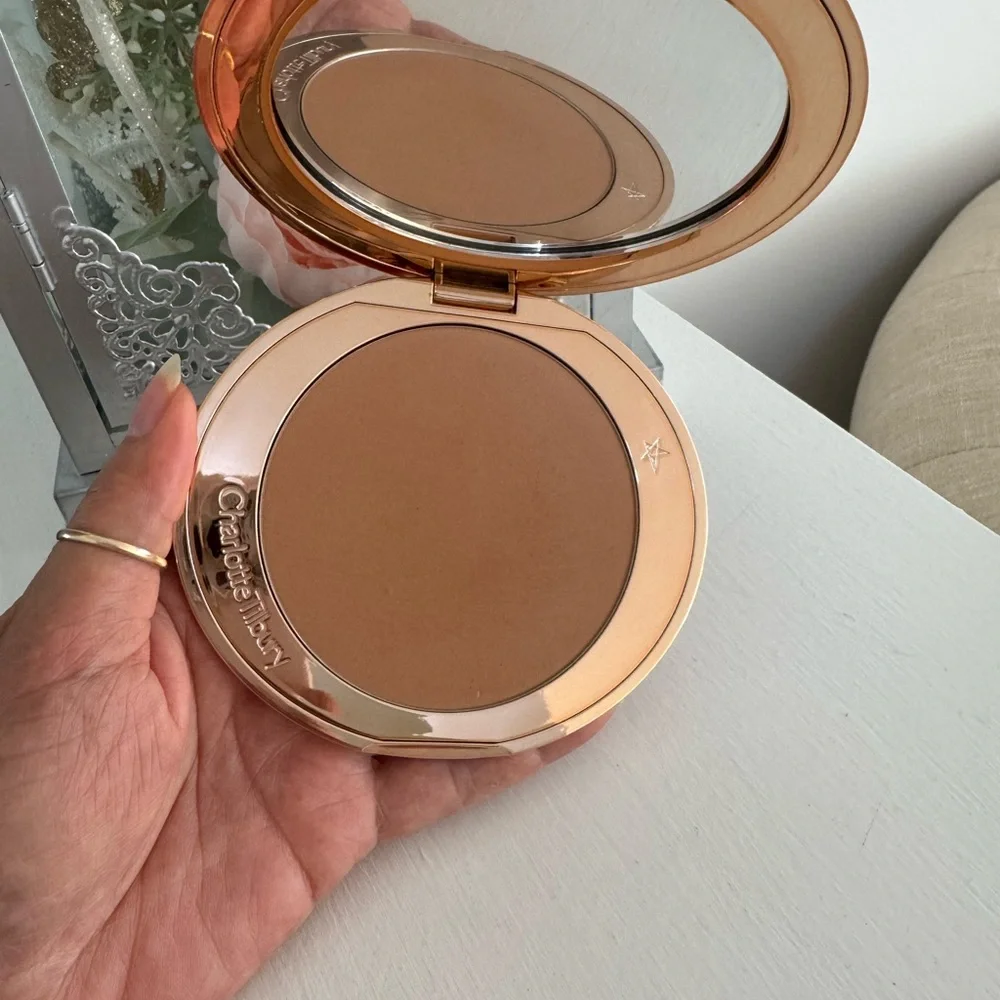 CHARLOTTE TILBURY AIR BRUSH BRONZER MATTE FOR FACE AND BODY